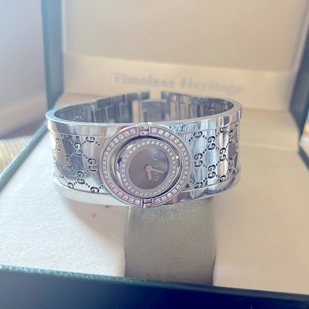 Gucci 23mm Stain Steel Diamond Twirl Bangle Watch in good condition.